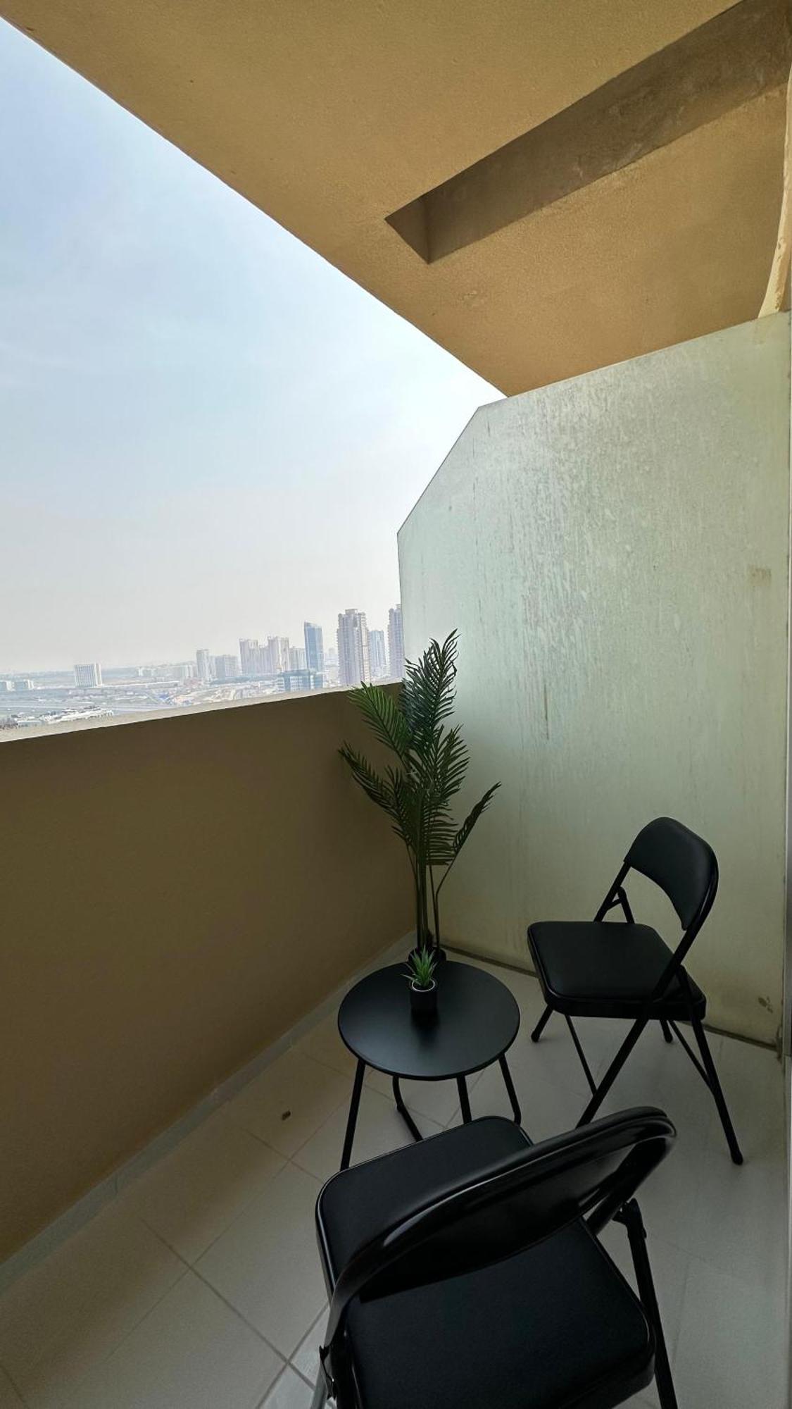 Your Perfect Stay In Jvc Dubai Eksteriør billede